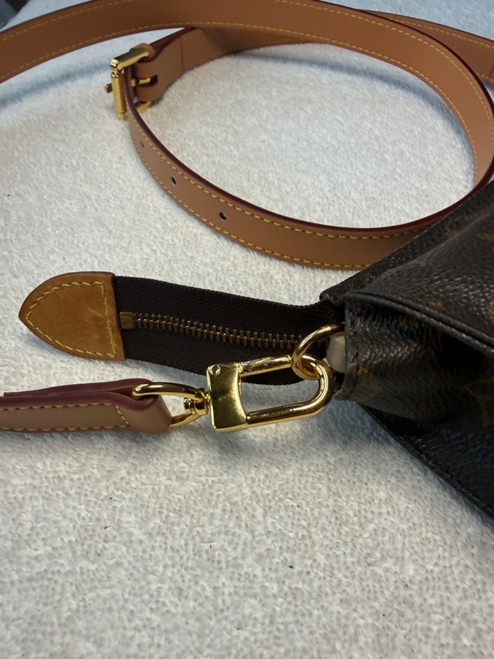 Louis Vuitton Monogram Poche Toilette 19 Cosmetics Pouch - Picture 4 of 16